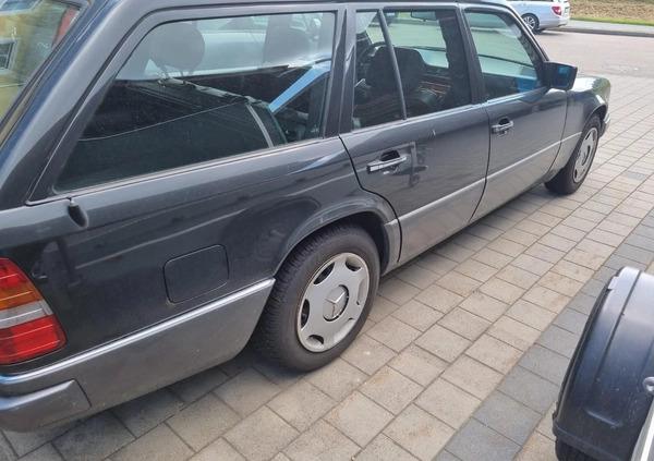 Mercedes-Benz Klasa E cena 15700 przebieg: 309000, rok produkcji 1994 z Biała małe 191